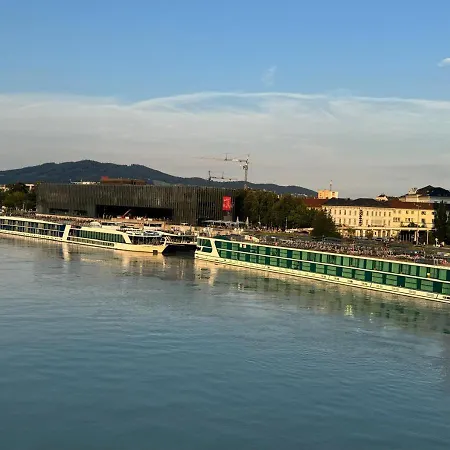 Donau Hauptplatz Retreat Apartment *