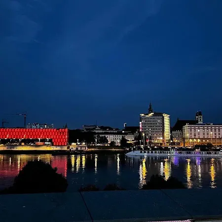 Donau Hauptplatz Retreat 公寓 *
